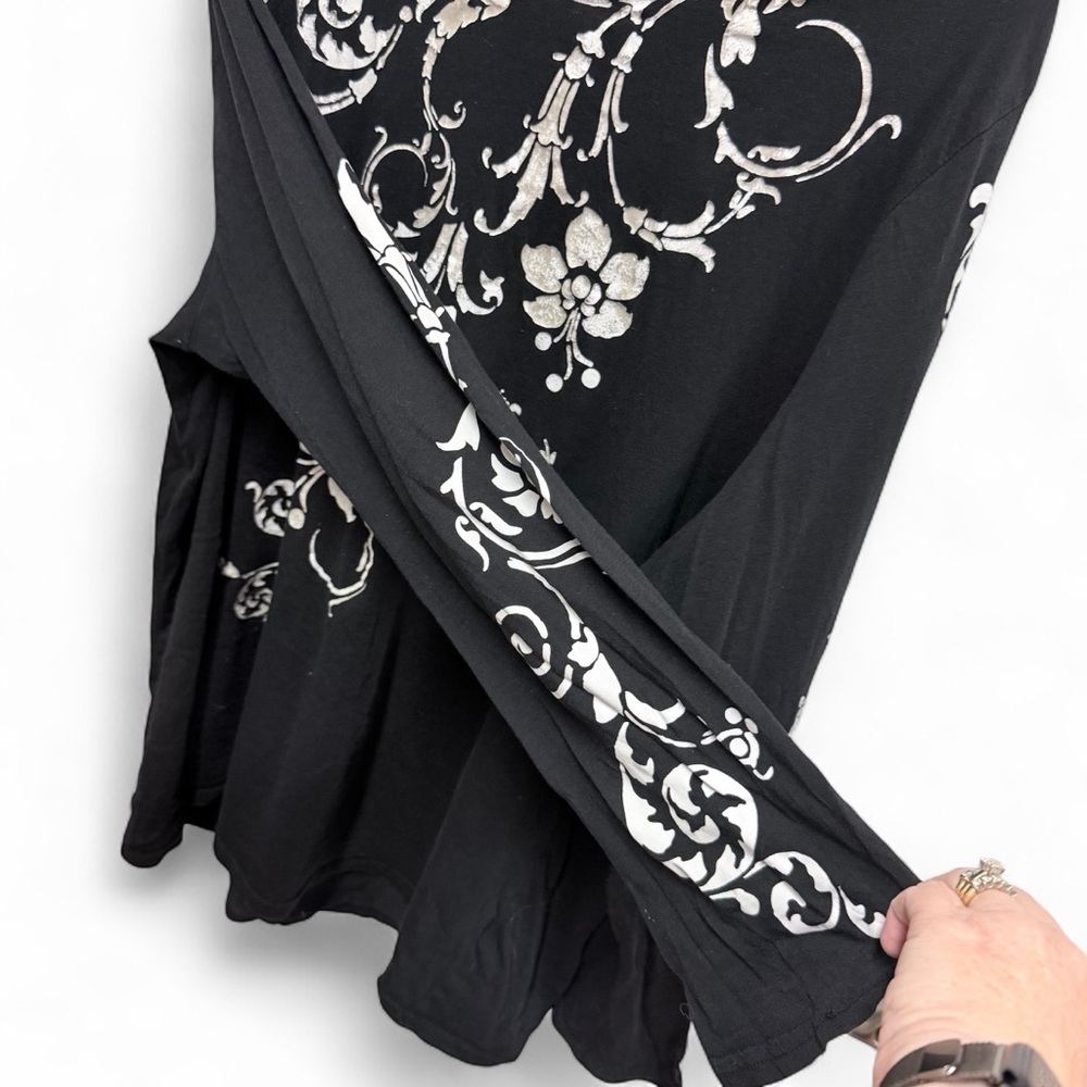 Calvin Klein Jeans Long Sleeve Black Top with White Metallic Silver Flowers 2X - Picture 4 of 9
